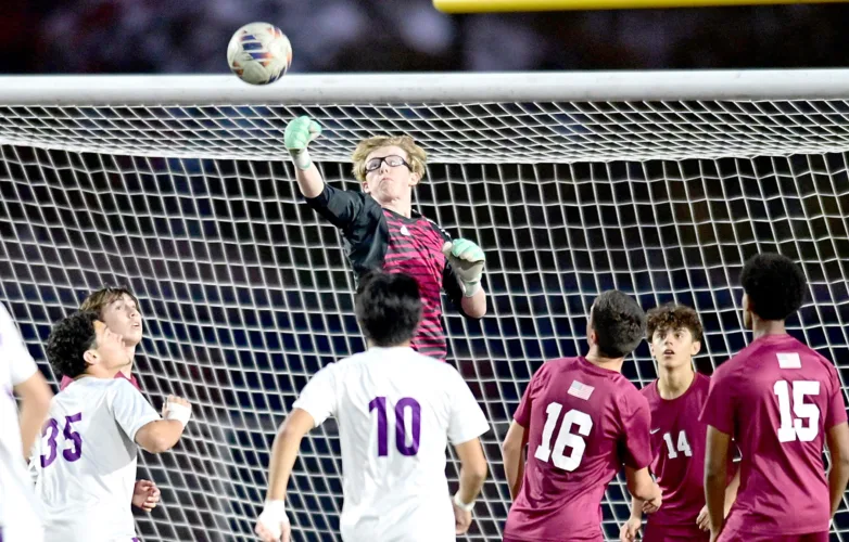 Mountain Lions boys soccer miss out on chances in semifinal loss to Huskies